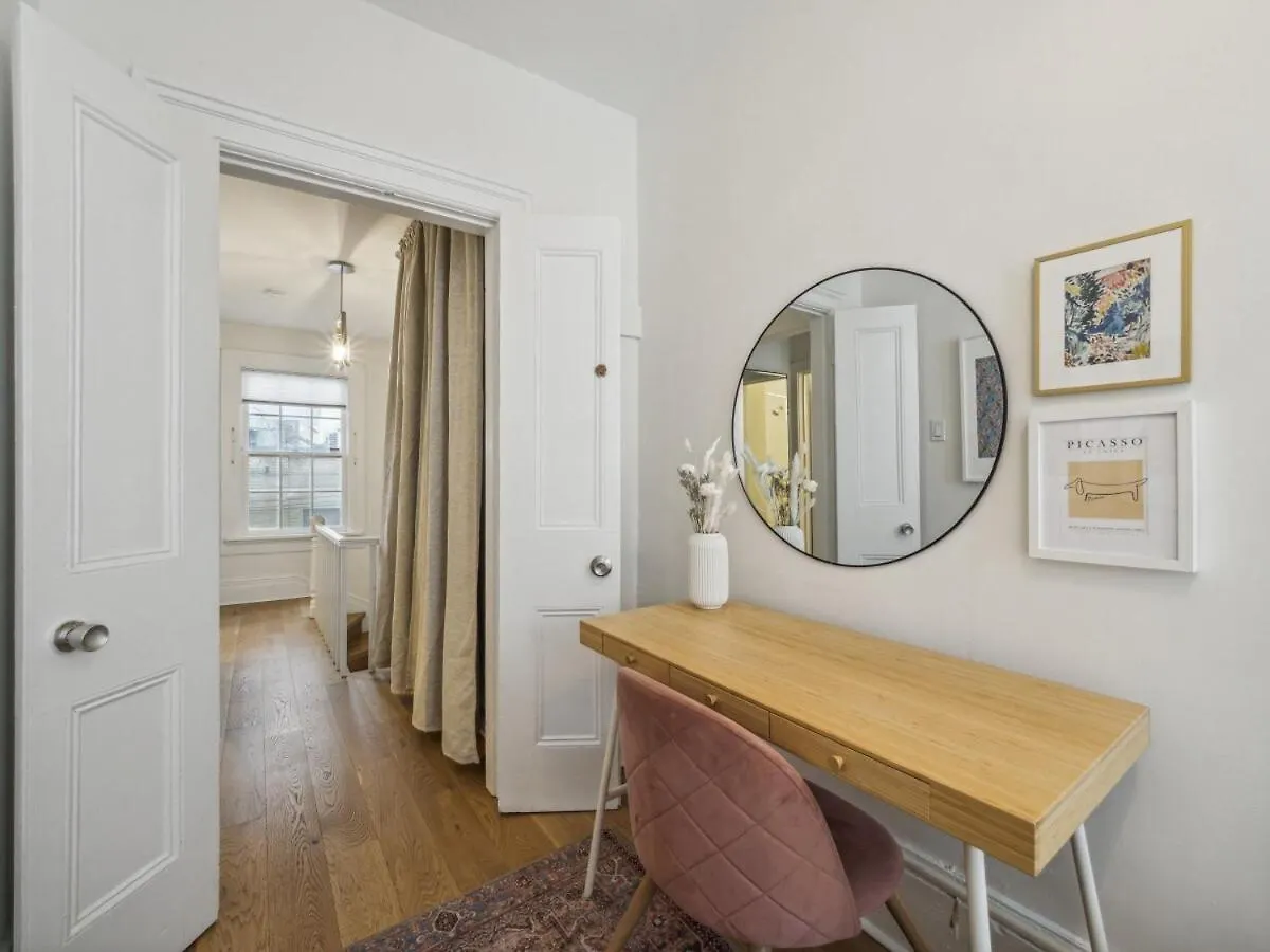 Historic Modern Home In Distillery District Toronto Holiday home